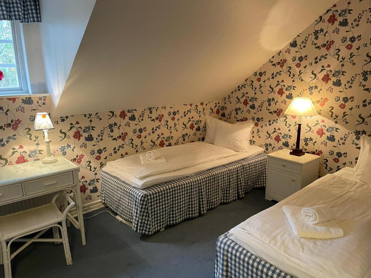 Apertins Hotell Kil エクステリア 写真