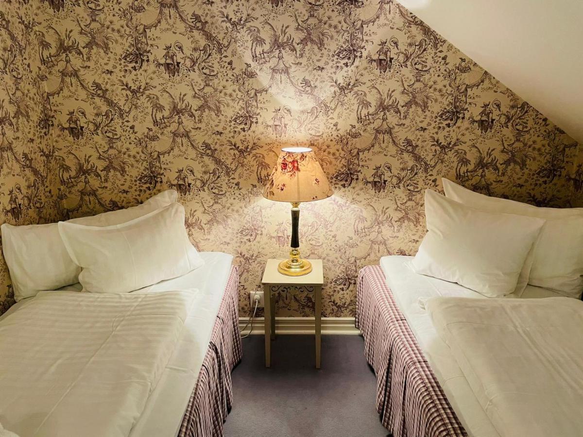 Apertins Hotell Kil エクステリア 写真