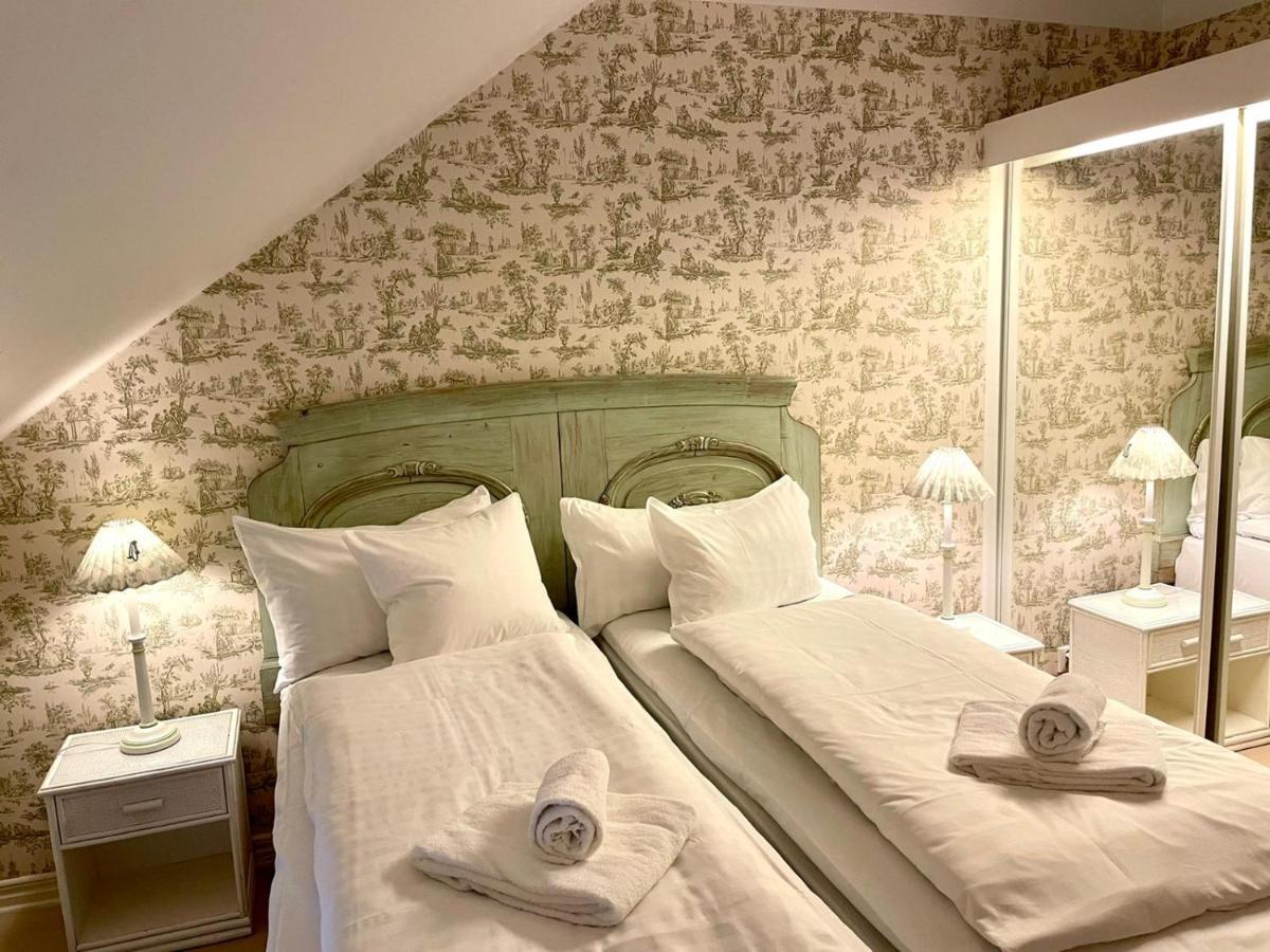 Apertins Hotell Kil エクステリア 写真