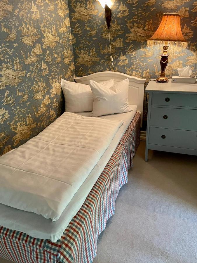 Apertins Hotell Kil エクステリア 写真