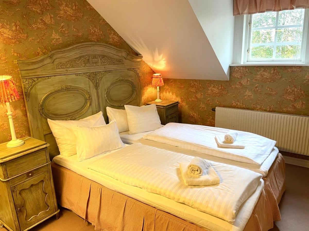 Apertins Hotell Kil エクステリア 写真