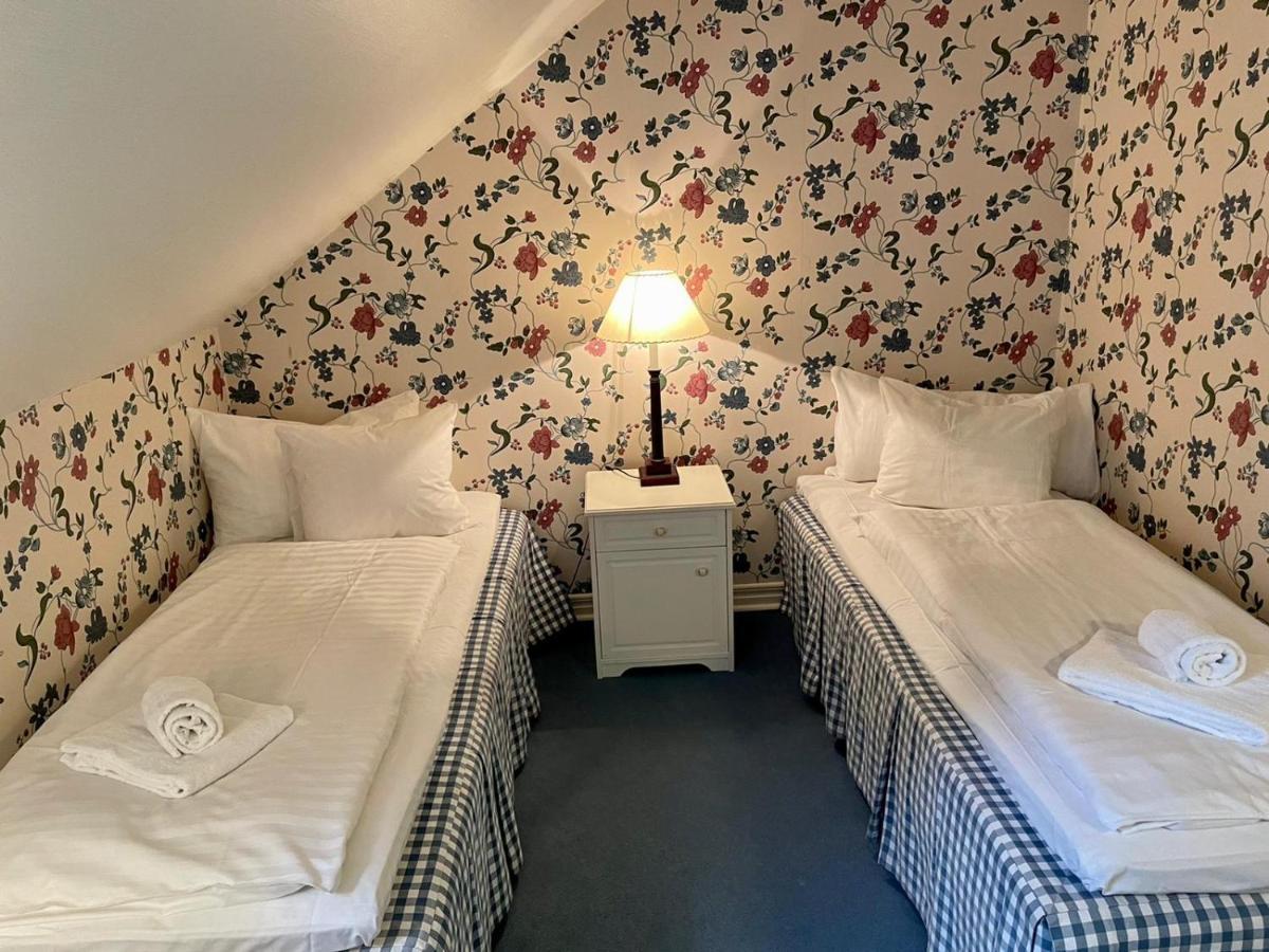 Apertins Hotell Kil エクステリア 写真