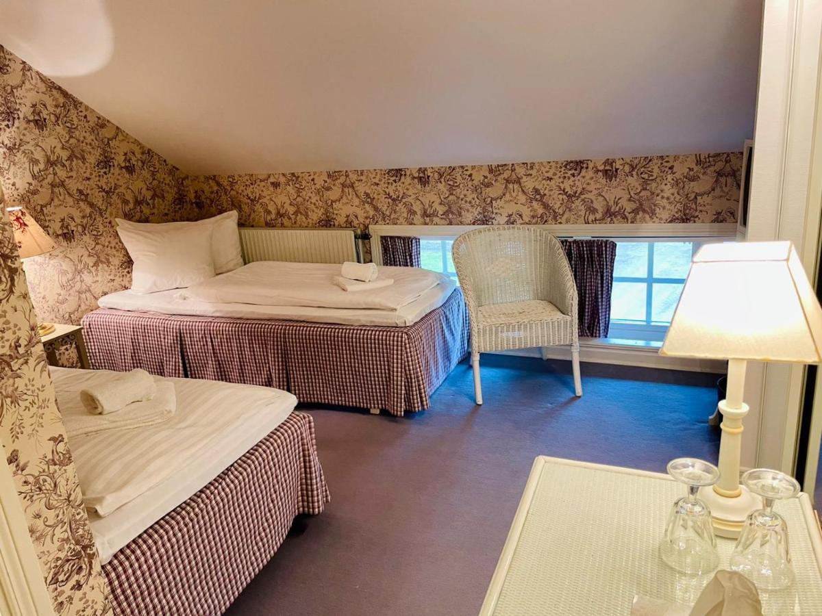 Apertins Hotell Kil エクステリア 写真