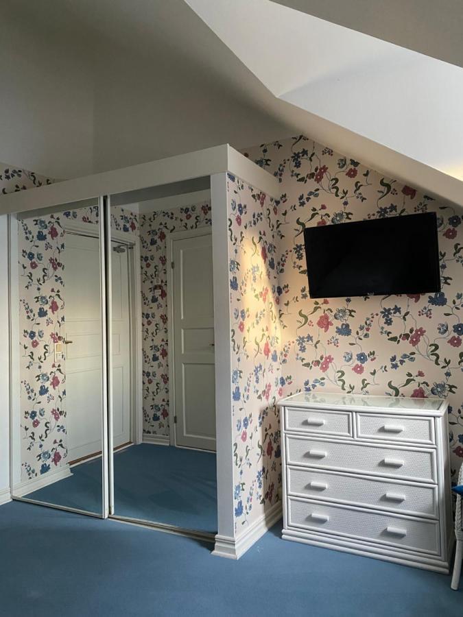 Apertins Hotell Kil エクステリア 写真