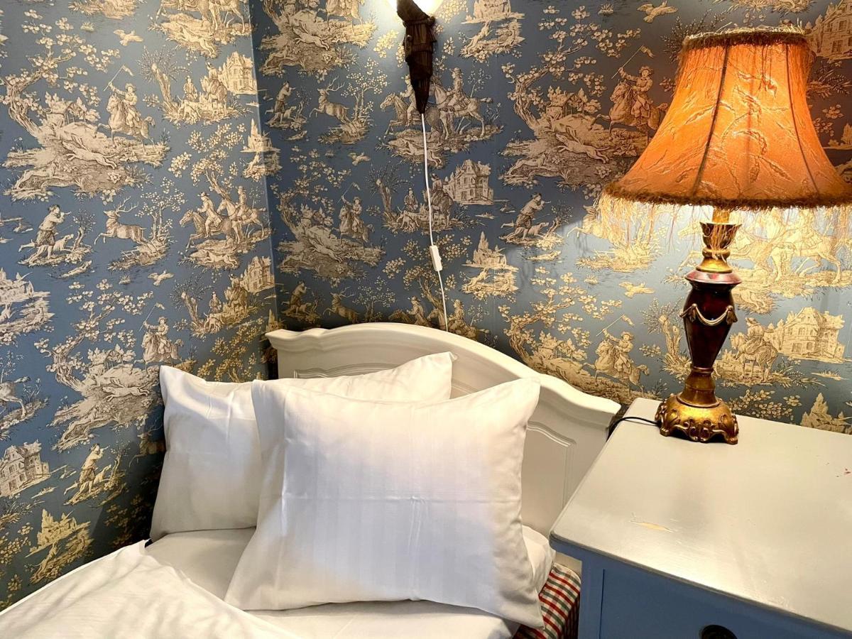 Apertins Hotell Kil エクステリア 写真