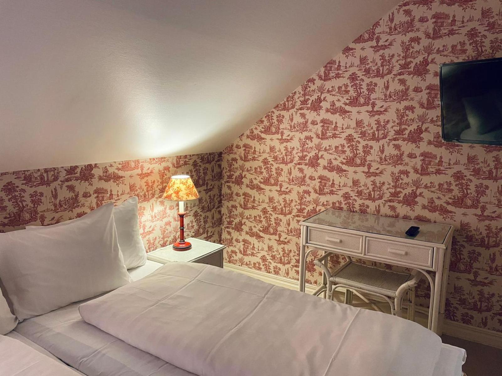 Apertins Hotell Kil エクステリア 写真
